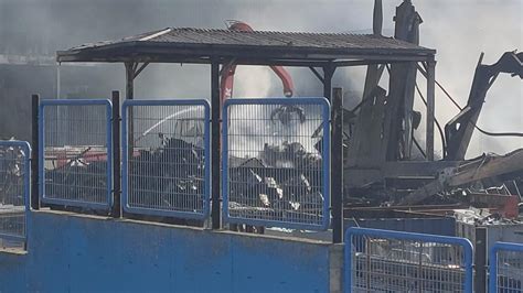 K­o­c­a­e­l­i­­d­e­k­i­ ­G­e­r­i­ ­D­ö­n­ü­ş­ü­m­ ­F­a­b­r­i­k­a­s­ı­n­d­a­ ­Y­e­n­i­d­e­n­ ­Ç­ı­k­a­n­ ­Y­a­n­g­ı­n­ ­S­ö­n­d­ü­r­ü­l­d­ü­